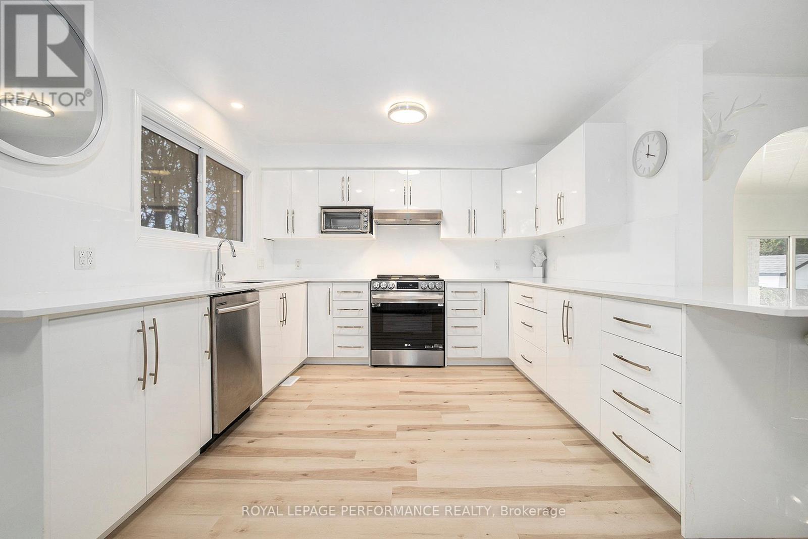 1444 Normandy Crescent, Ottawa, Ontario  K2C 0N6 - Photo 12 - X12052845