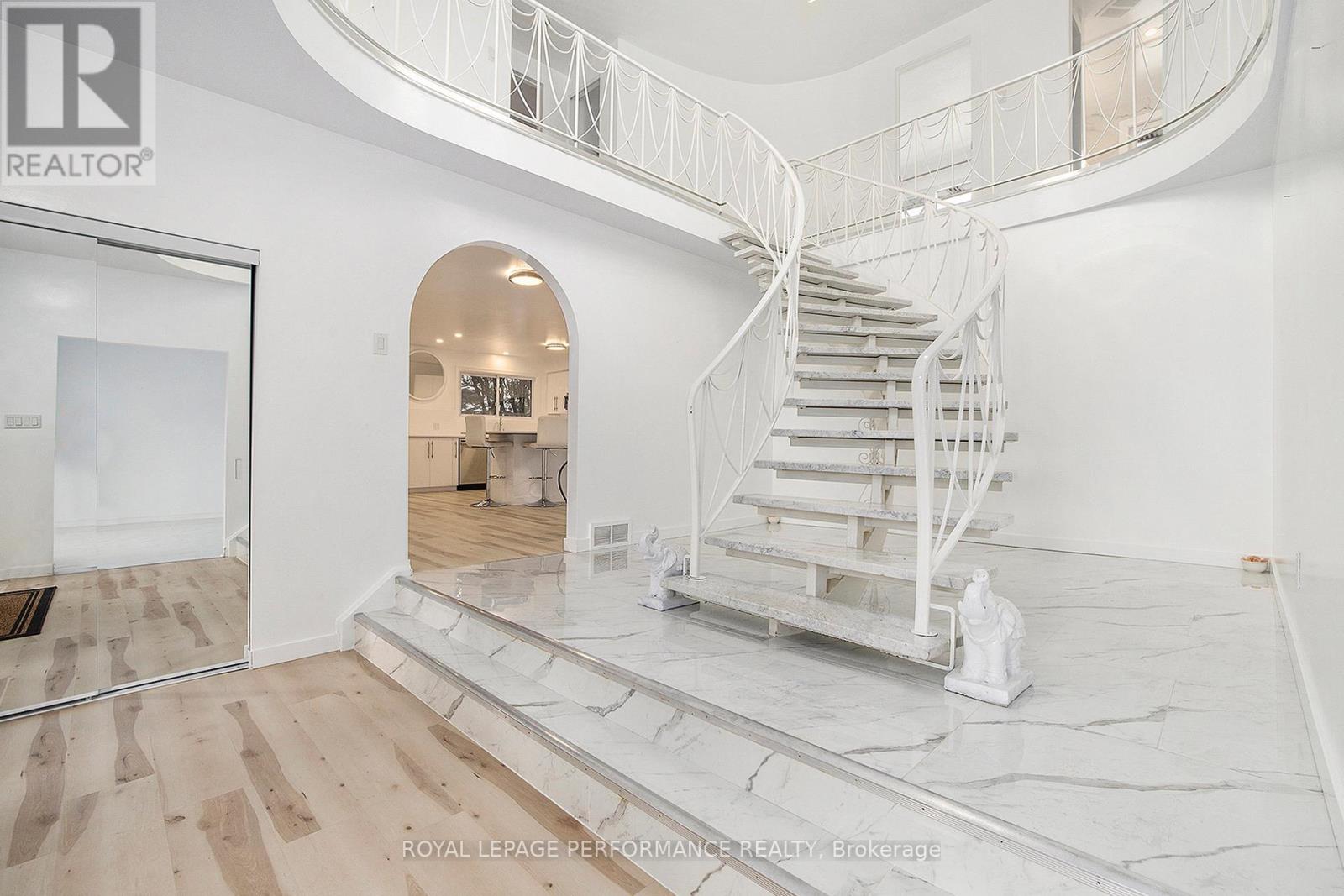 1444 Normandy Crescent, Ottawa, Ontario  K2C 0N6 - Photo 3 - X12052845