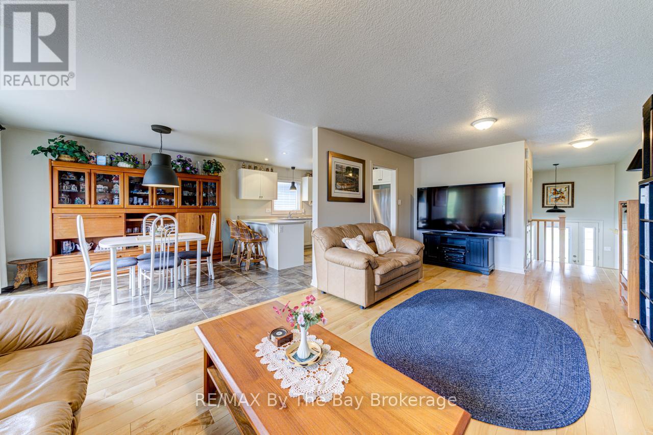 9 George Avenue, Wasaga Beach, Ontario  L9Z 2X9 - Photo 17 - S12052791