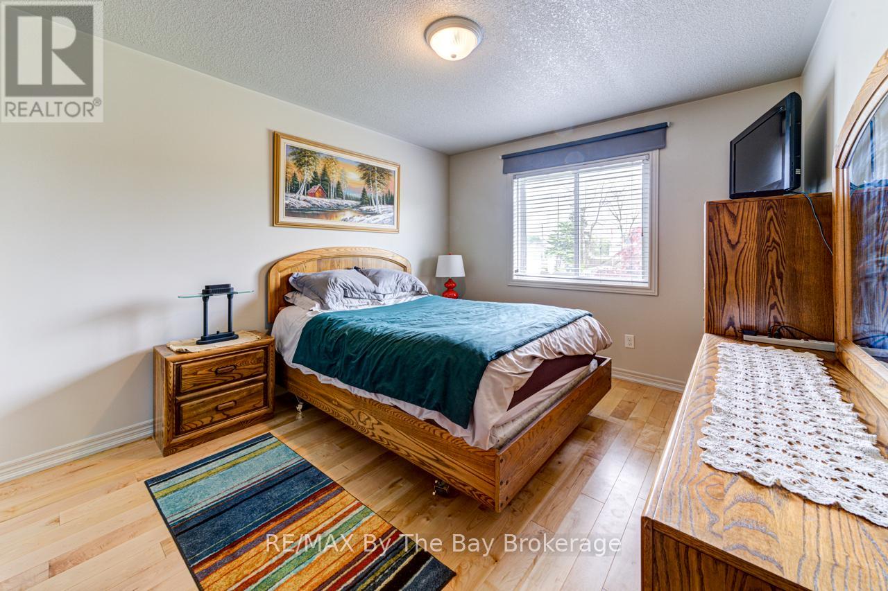 9 George Avenue, Wasaga Beach, Ontario  L9Z 2X9 - Photo 18 - S12052791