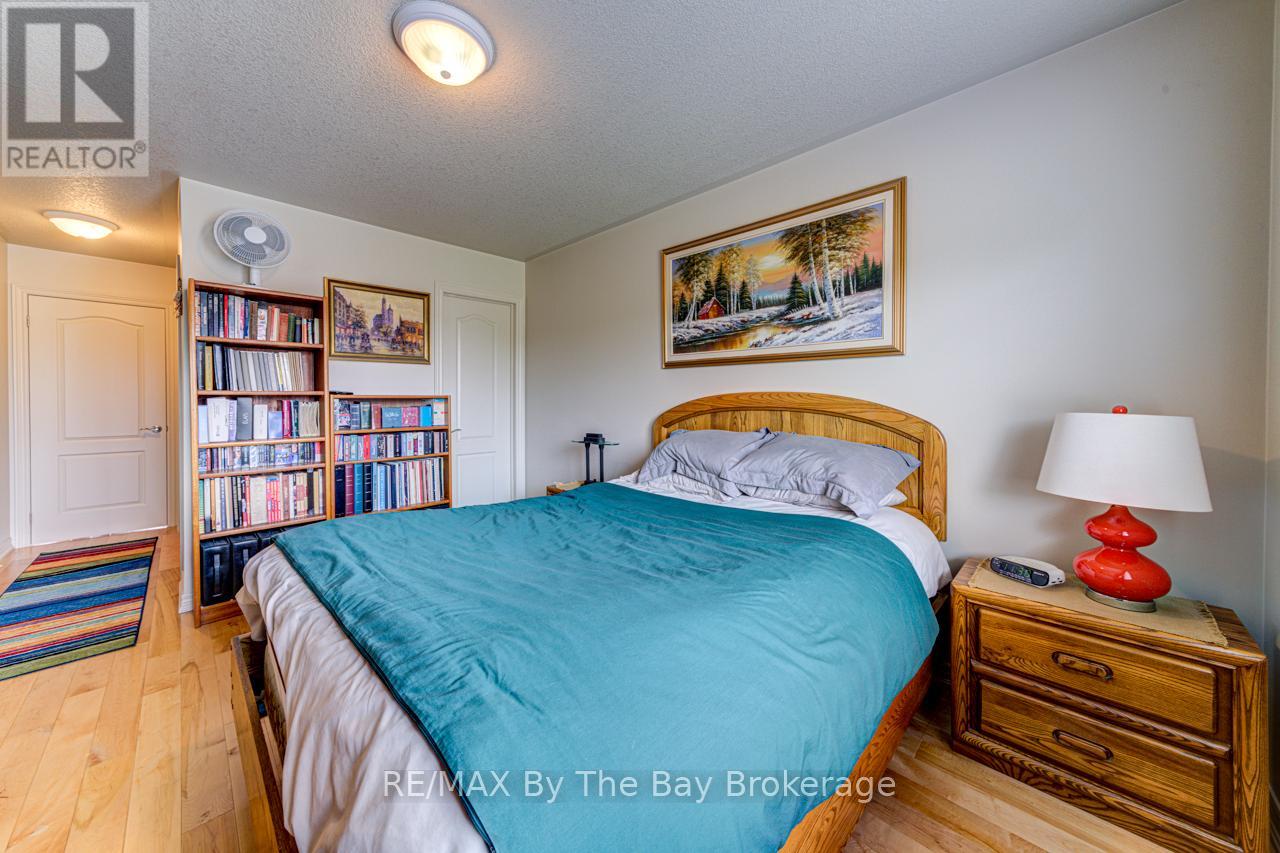 9 George Avenue, Wasaga Beach, Ontario  L9Z 2X9 - Photo 19 - S12052791