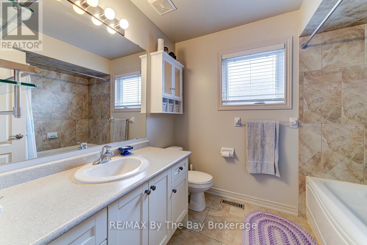 9 George Avenue, Wasaga Beach, Ontario  L9Z 2X9 - Photo 22 - S12052791