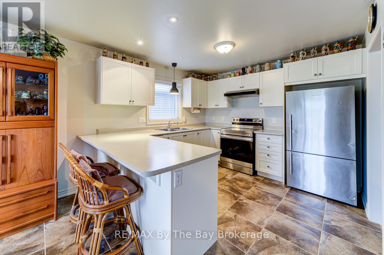 9 George Avenue, Wasaga Beach, Ontario  L9Z 2X9 - Photo 7 - S12052791
