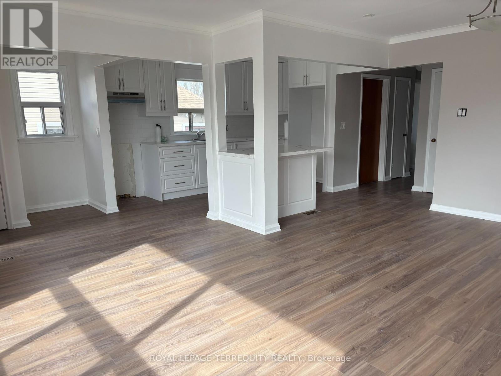 MAIN - 21 HUBERT AVENUE, Toronto, Ontario