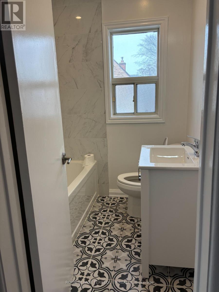 Main - 21 Hubert Avenue, Toronto, Ontario  M1K 1Z7 - Photo 8 - E12052870