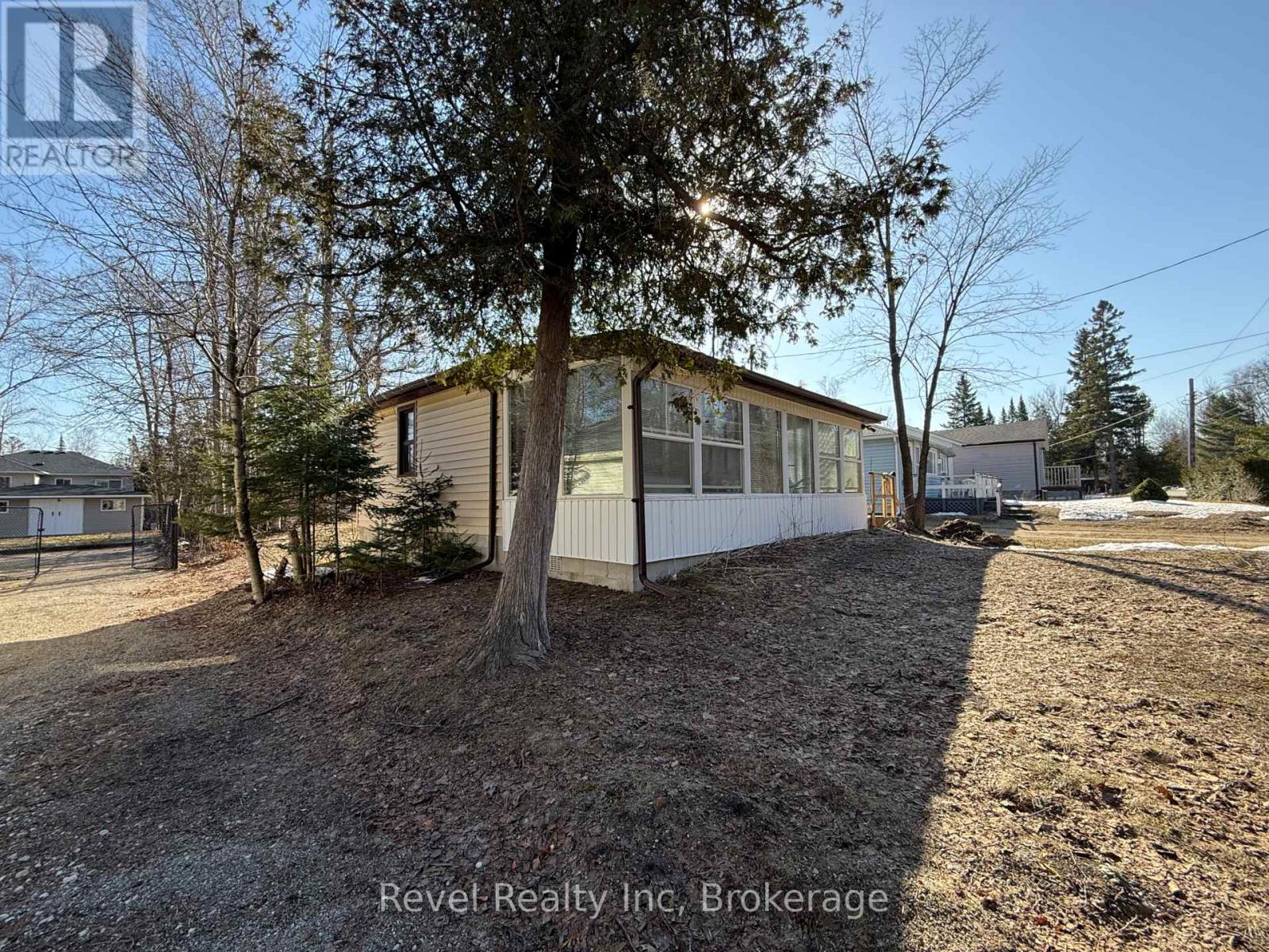 35 61st Street S, Wasaga Beach, Ontario  L9Z 1V7 - Photo 3 - S12039672