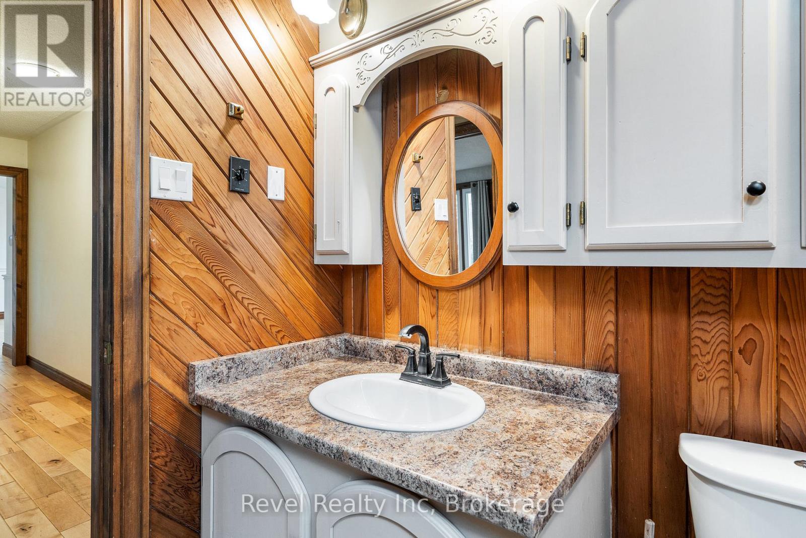 90 Edgewater Road, Wasaga Beach, Ontario  L9Z 2W3 - Photo 13 - S12048506