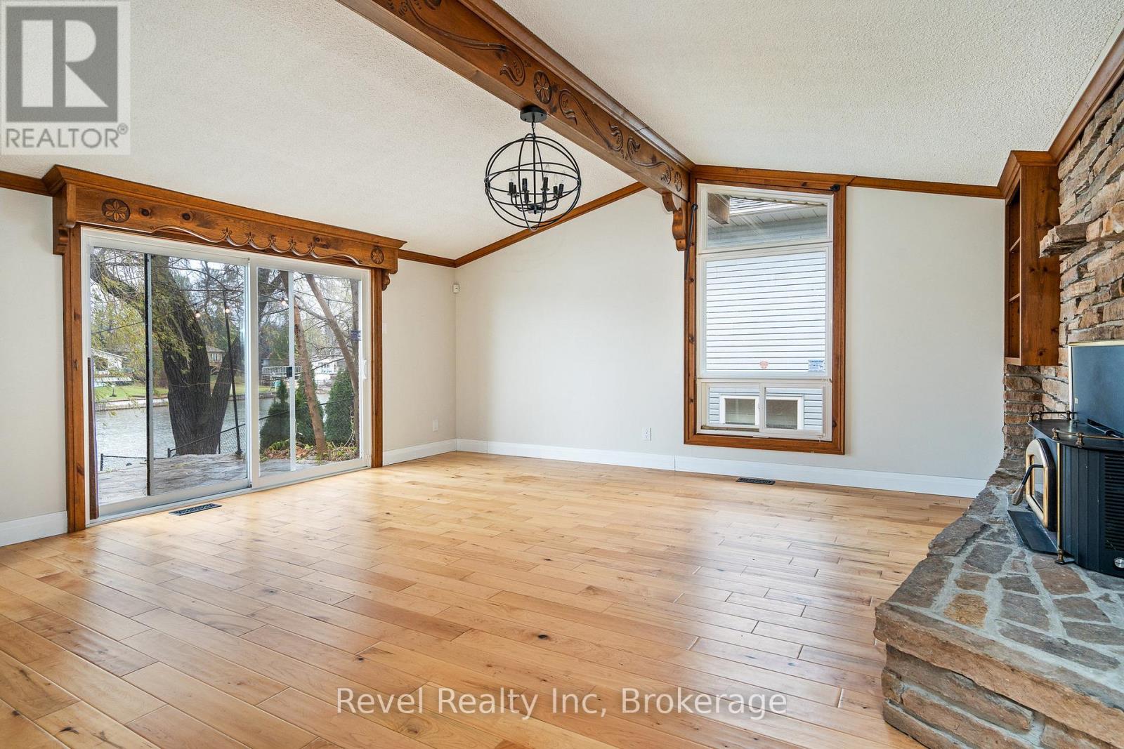 90 Edgewater Road, Wasaga Beach, Ontario  L9Z 2W3 - Photo 14 - S12048506