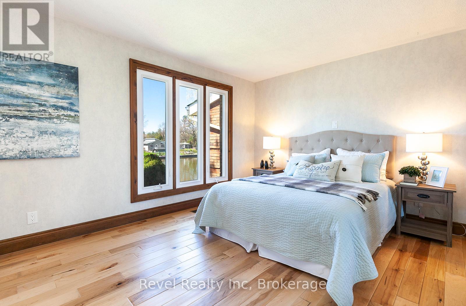 90 Edgewater Road, Wasaga Beach, Ontario  L9Z 2W3 - Photo 20 - S12048506