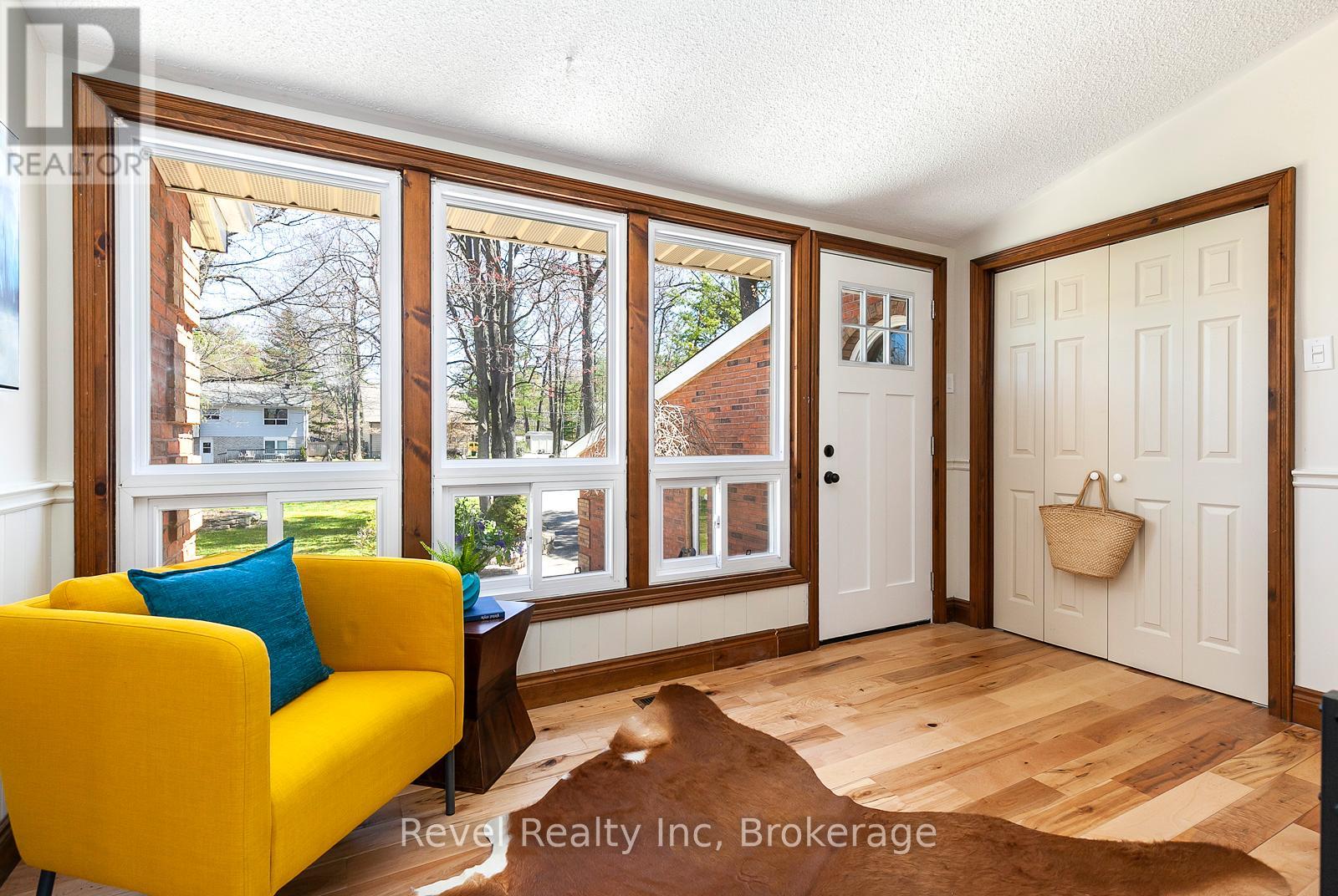 90 Edgewater Road, Wasaga Beach, Ontario  L9Z 2W3 - Photo 6 - S12048506