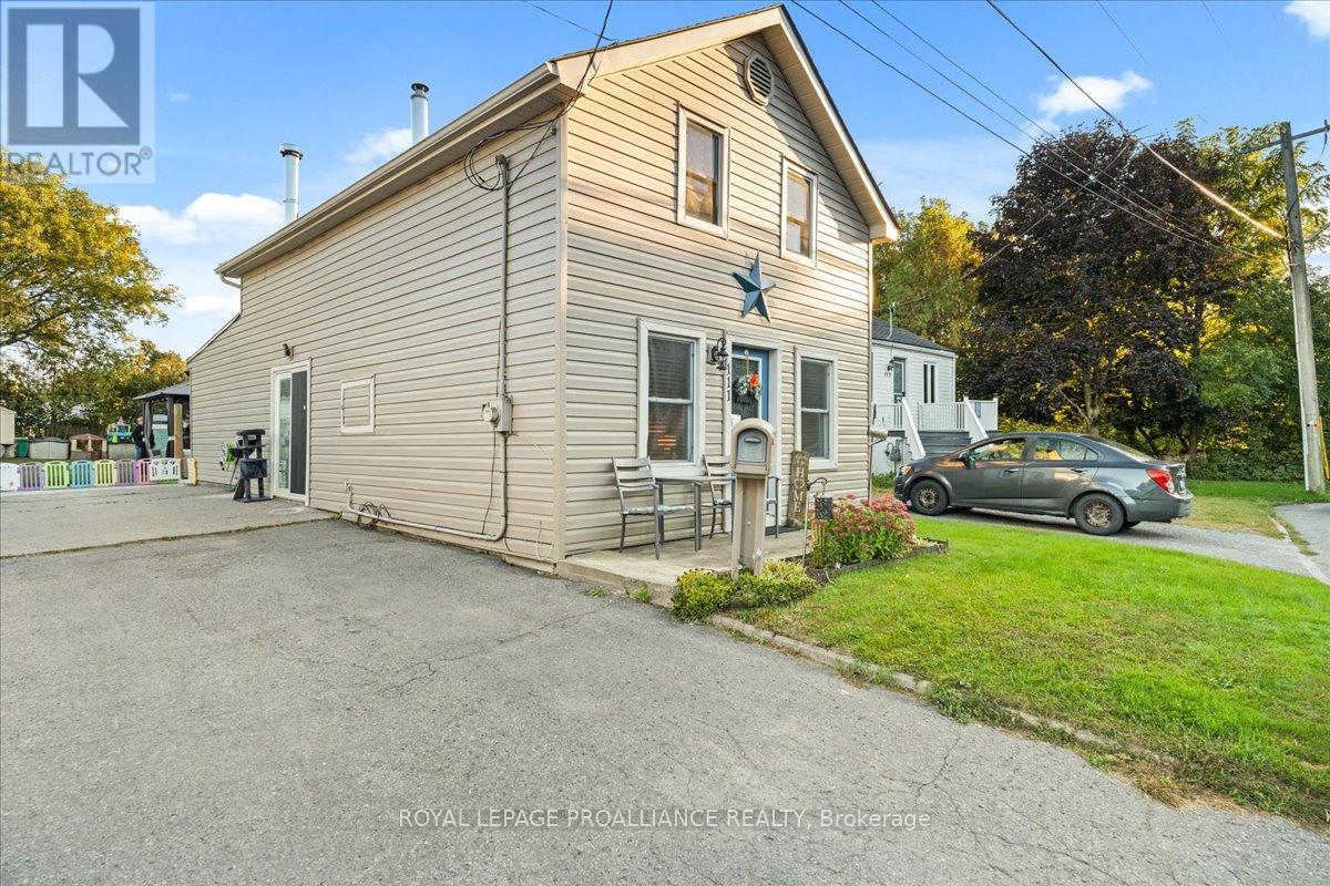 Property at 111 DAVIS STREET E image 3
