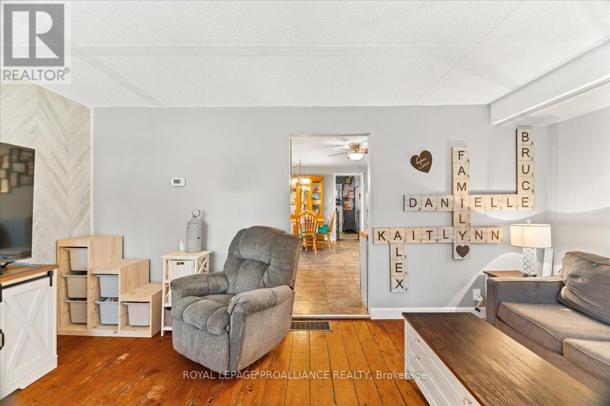 Property at 111 DAVIS STREET E image 4