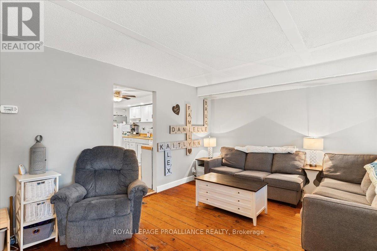 Property at 111 DAVIS STREET E image 5