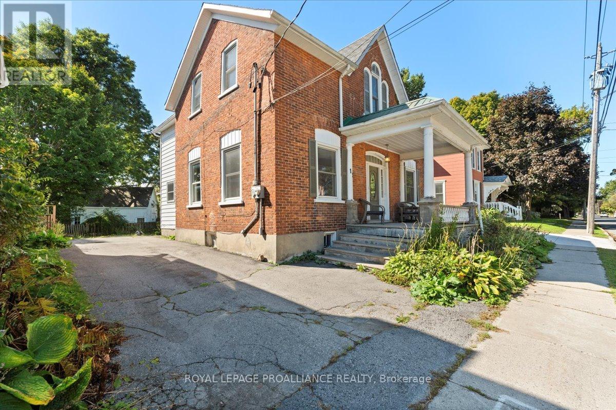 15 Paul Street, Prince Edward County, Ontario  K0K 2T0 - Photo 1 - X12053112
