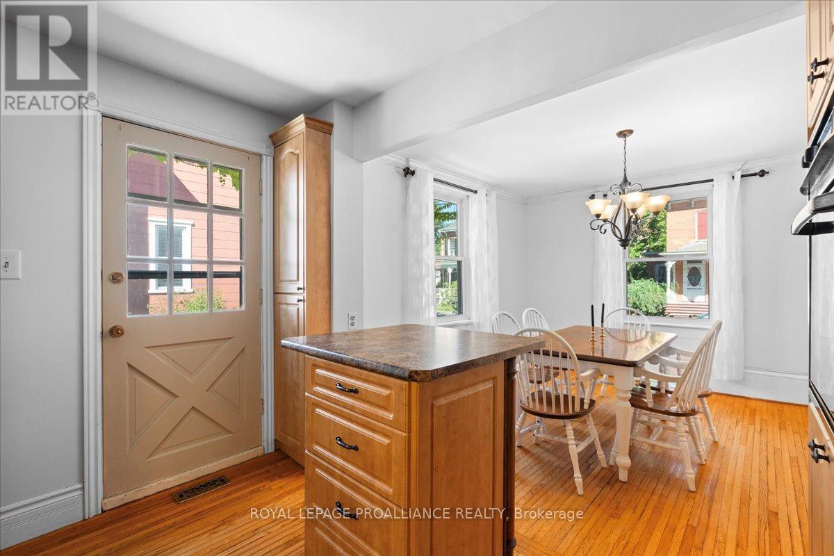 15 Paul Street, Prince Edward County, Ontario  K0K 2T0 - Photo 10 - X12053112
