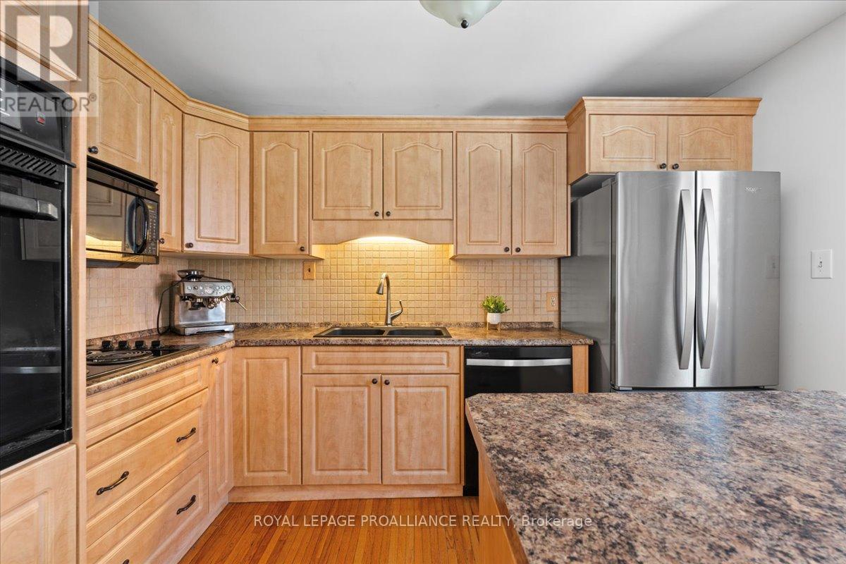 15 Paul Street, Prince Edward County, Ontario  K0K 2T0 - Photo 12 - X12053112