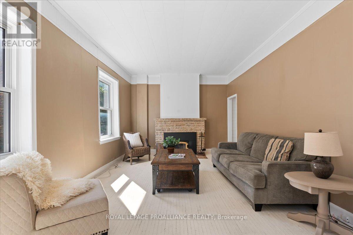 15 Paul Street, Prince Edward County, Ontario  K0K 2T0 - Photo 14 - X12053112