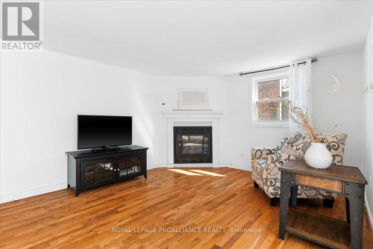 15 Paul Street, Prince Edward County, Ontario  K0K 2T0 - Photo 18 - X12053112