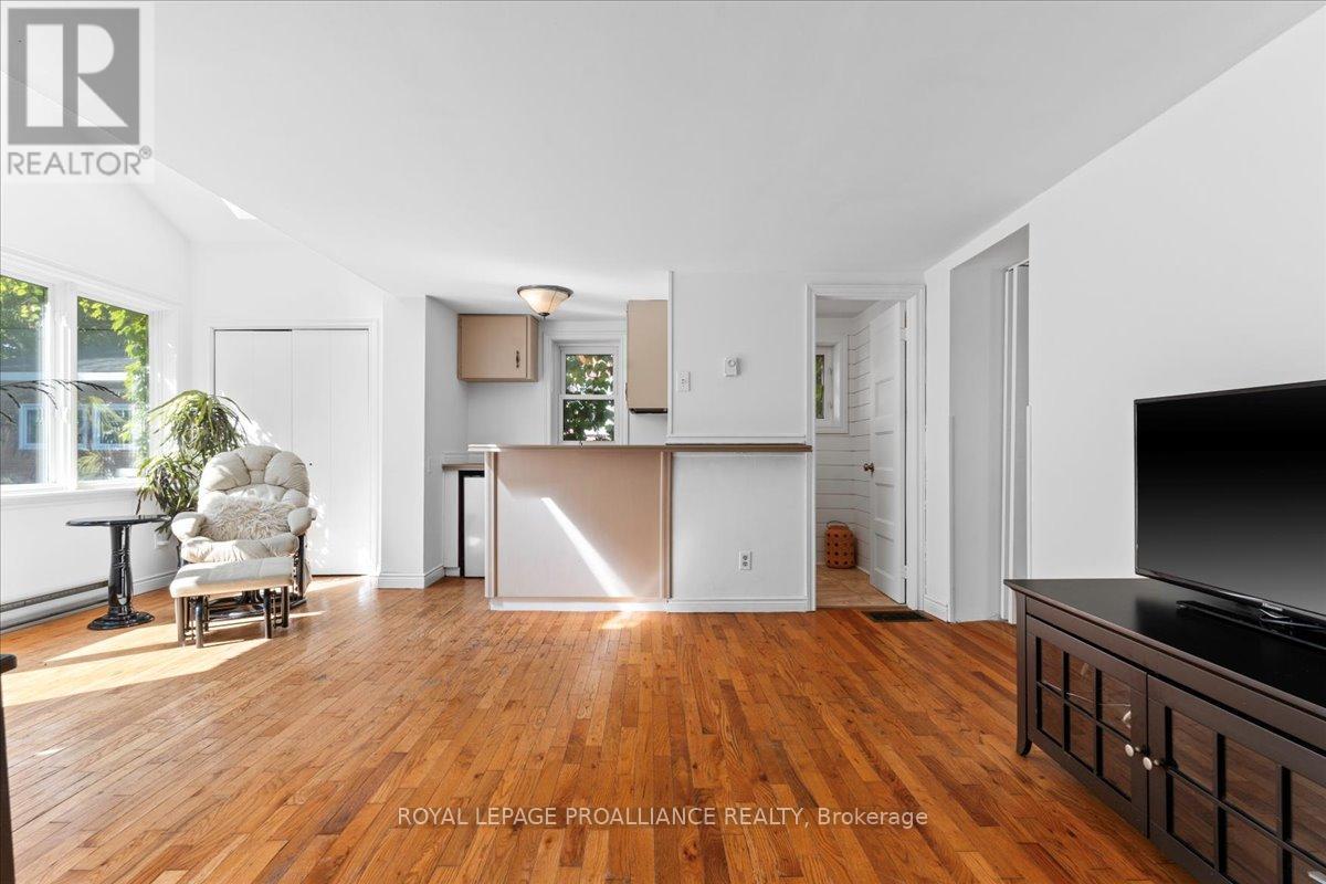 15 Paul Street, Prince Edward County, Ontario  K0K 2T0 - Photo 19 - X12053112