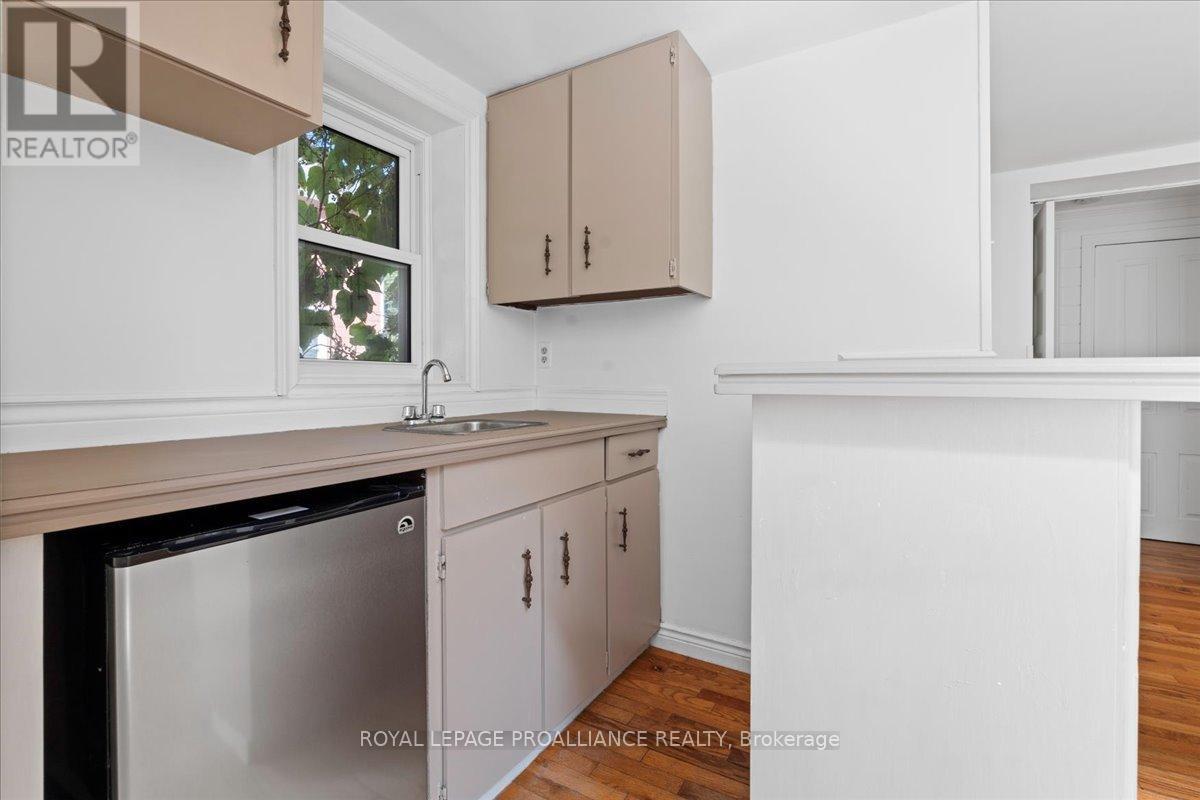 15 Paul Street, Prince Edward County, Ontario  K0K 2T0 - Photo 21 - X12053112