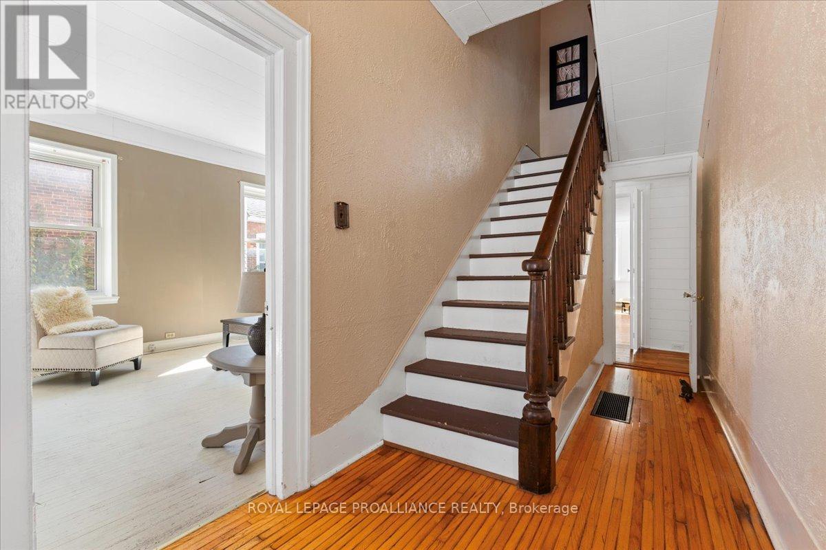 15 Paul Street, Prince Edward County, Ontario  K0K 2T0 - Photo 6 - X12053112