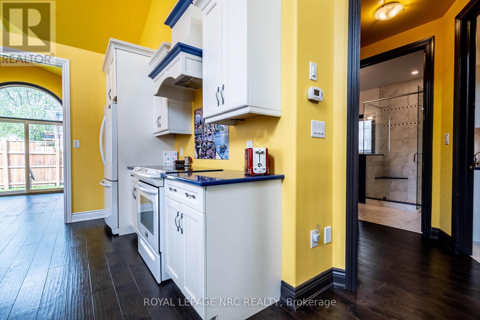 4807 Zimmerman Avenue, Niagara Falls (Downtown), Ontario  L2E 3N1 - Photo 12 - X12052899