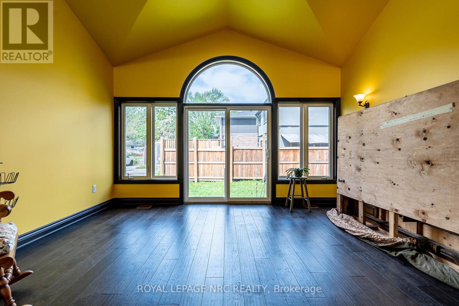 4807 Zimmerman Avenue, Niagara Falls (Downtown), Ontario  L2E 3N1 - Photo 14 - X12052899