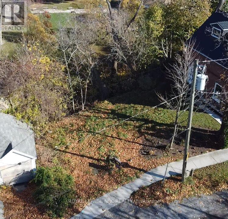 42 Lock Street, St. Catharines, Ontario  L2N 5B7 - Photo 2 - X12052986