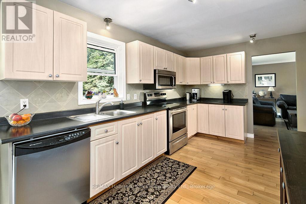 788267 Grey 13 Road, Blue Mountains, Ontario  N0H 1J0 - Photo 28 - X12053057