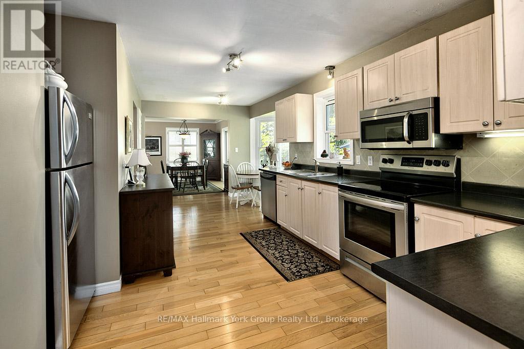 788267 Grey 13 Road, Blue Mountains, Ontario  N0H 1J0 - Photo 29 - X12053057