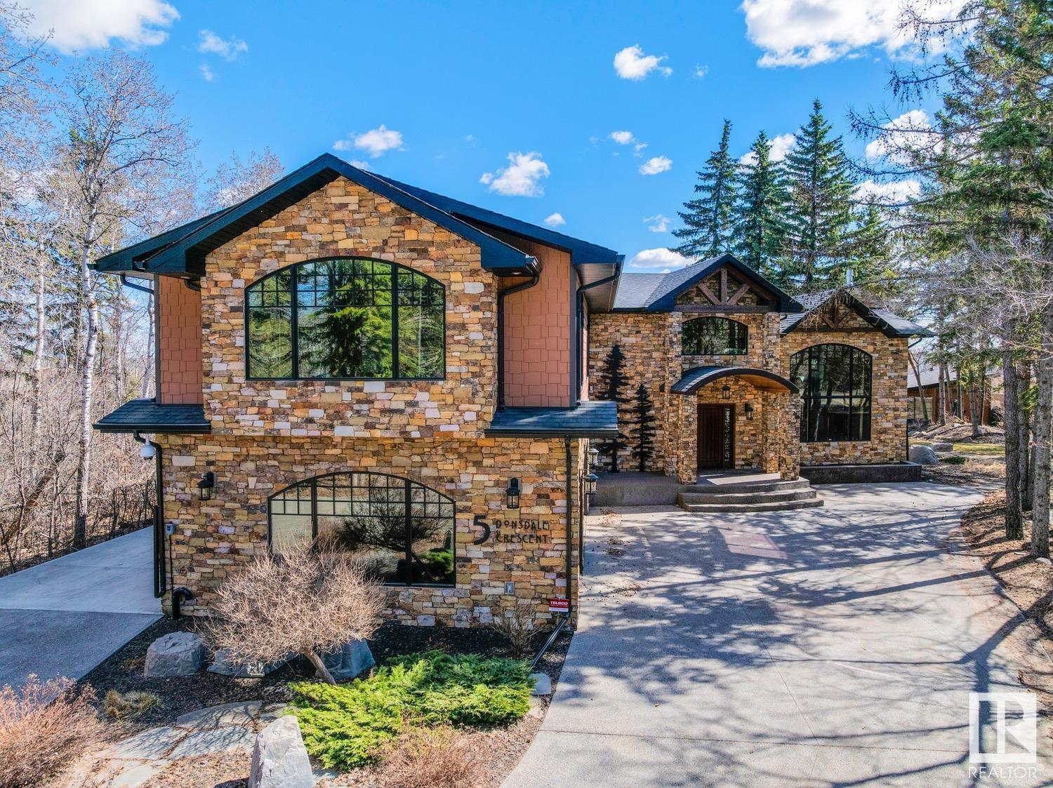 Property at 5 DONSDALE CR NW image 2