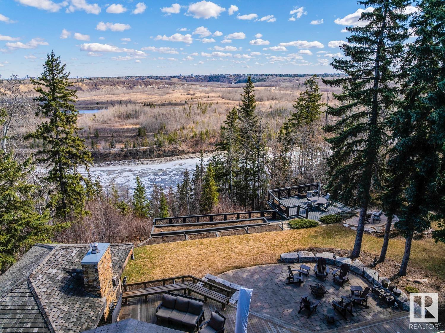 Property at 5 DONSDALE CR NW image 3