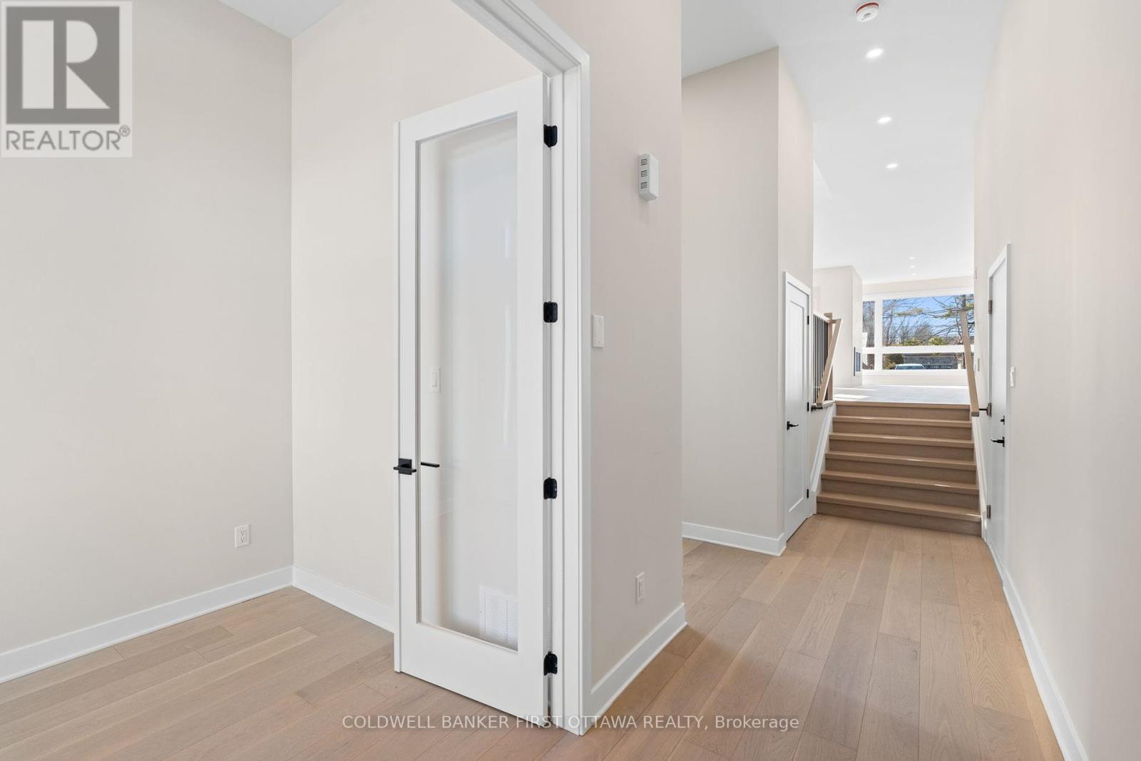 Property at 279 ENCLAVE WALK image 4
