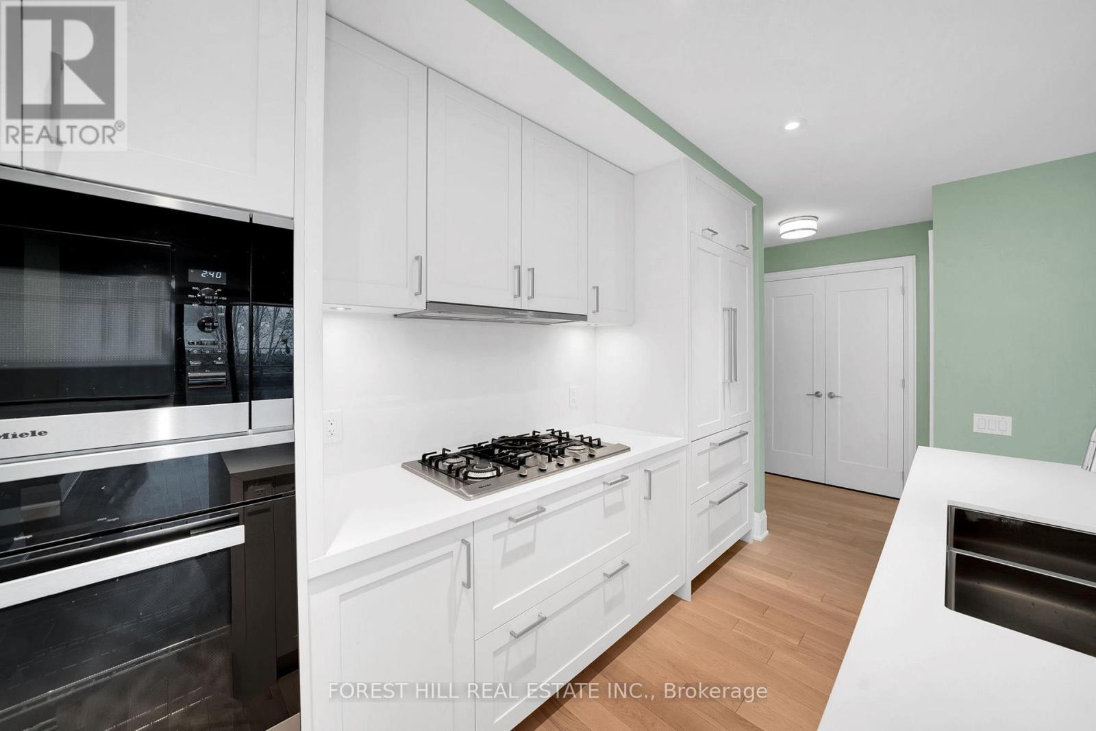 Property at 222 - 280 HOWLAND AVENUE image 5