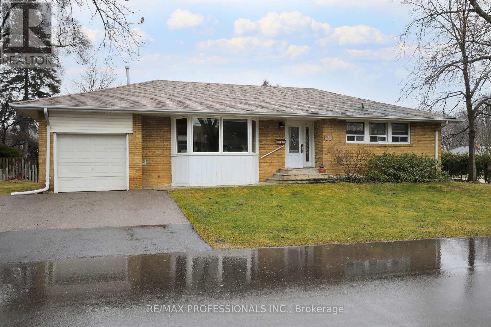 Property at 1 MOSSFORD COURT image 1