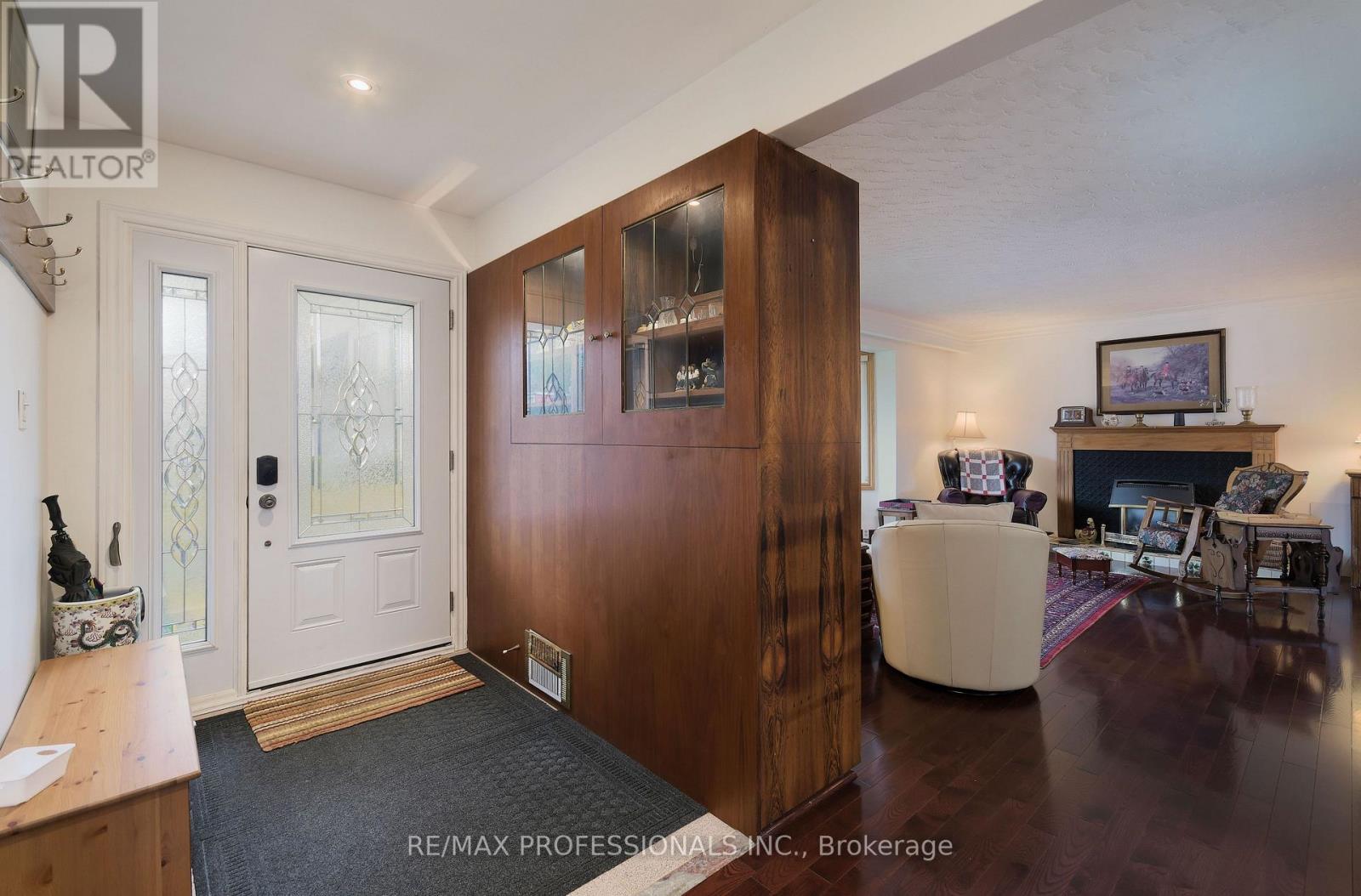 Property at 1 MOSSFORD COURT image 4