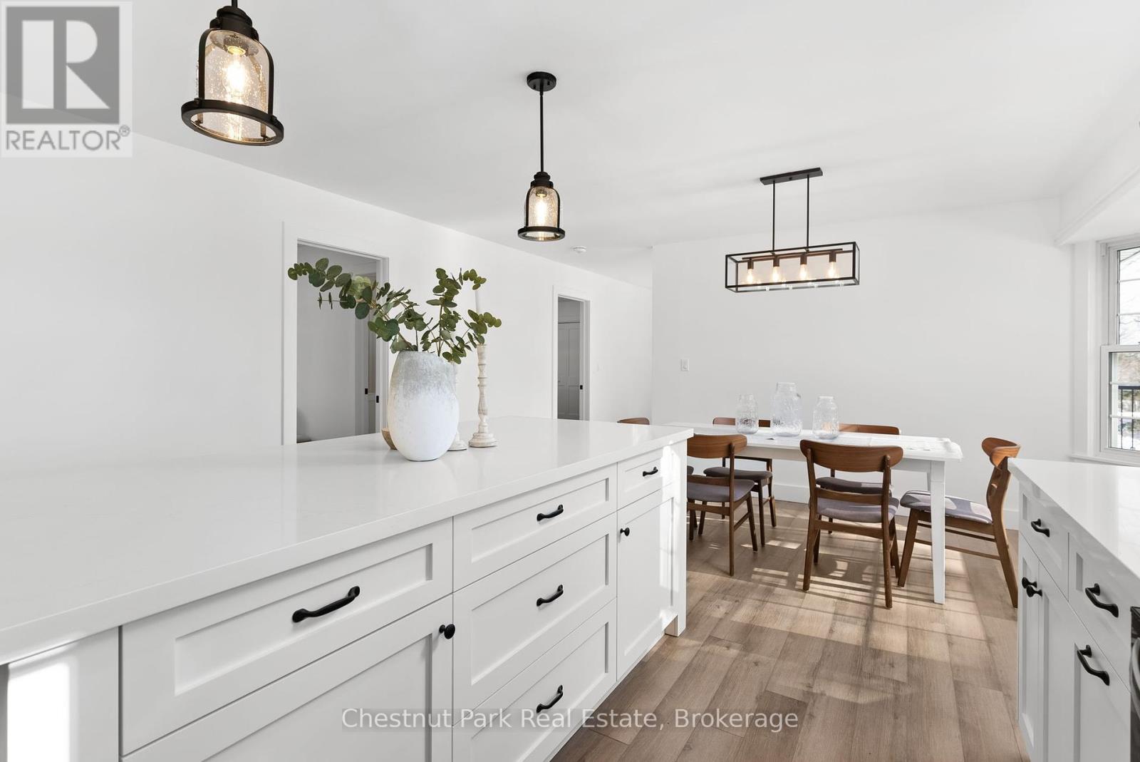 16 Clifford Street, Seguin, Ontario  P0C 1J0 - Photo 10 - X12053137