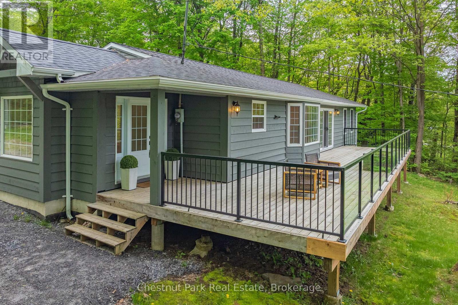 16 Clifford Street, Seguin, Ontario  P0C 1J0 - Photo 2 - X12053137