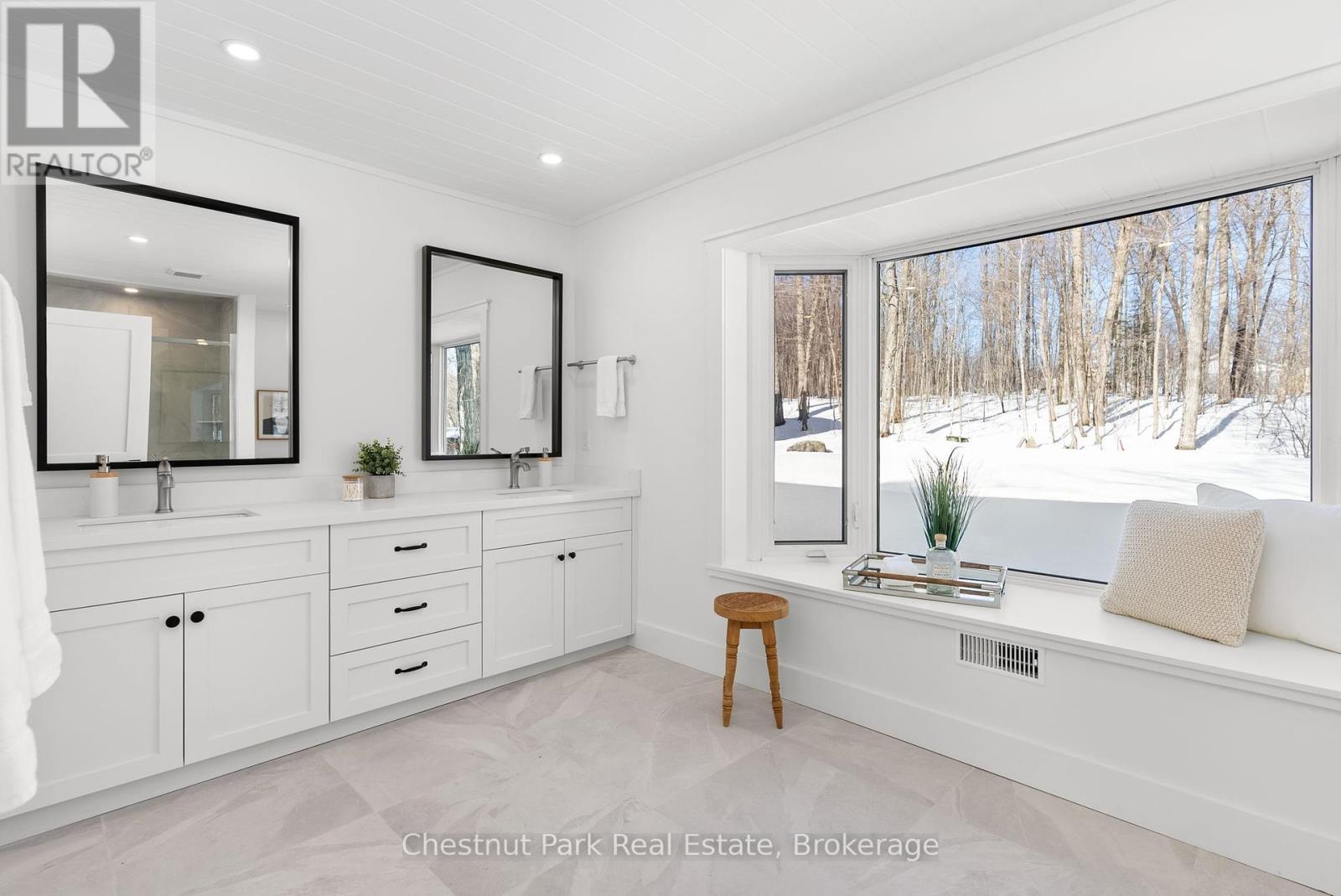 16 Clifford Street, Seguin, Ontario  P0C 1J0 - Photo 22 - X12053137