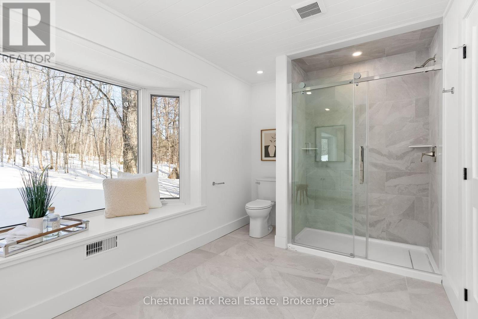 16 Clifford Street, Seguin, Ontario  P0C 1J0 - Photo 24 - X12053137