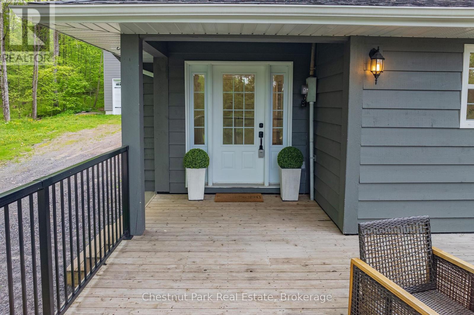 16 Clifford Street, Seguin, Ontario  P0C 1J0 - Photo 3 - X12053137