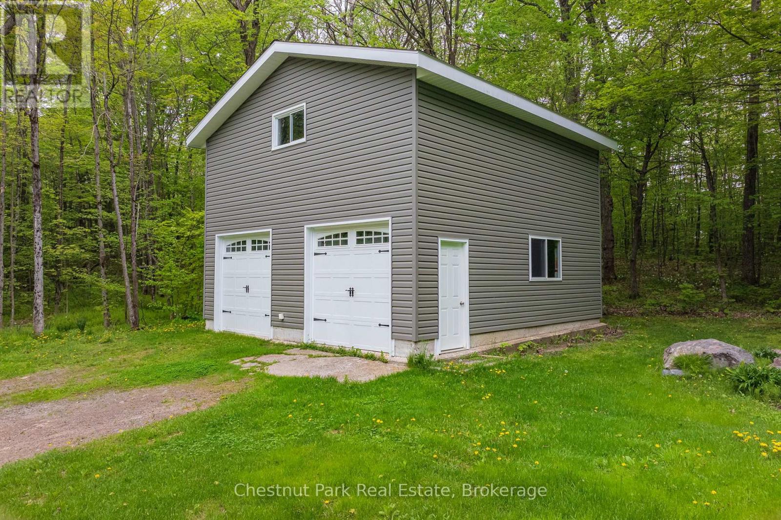 16 Clifford Street, Seguin, Ontario  P0C 1J0 - Photo 38 - X12053137