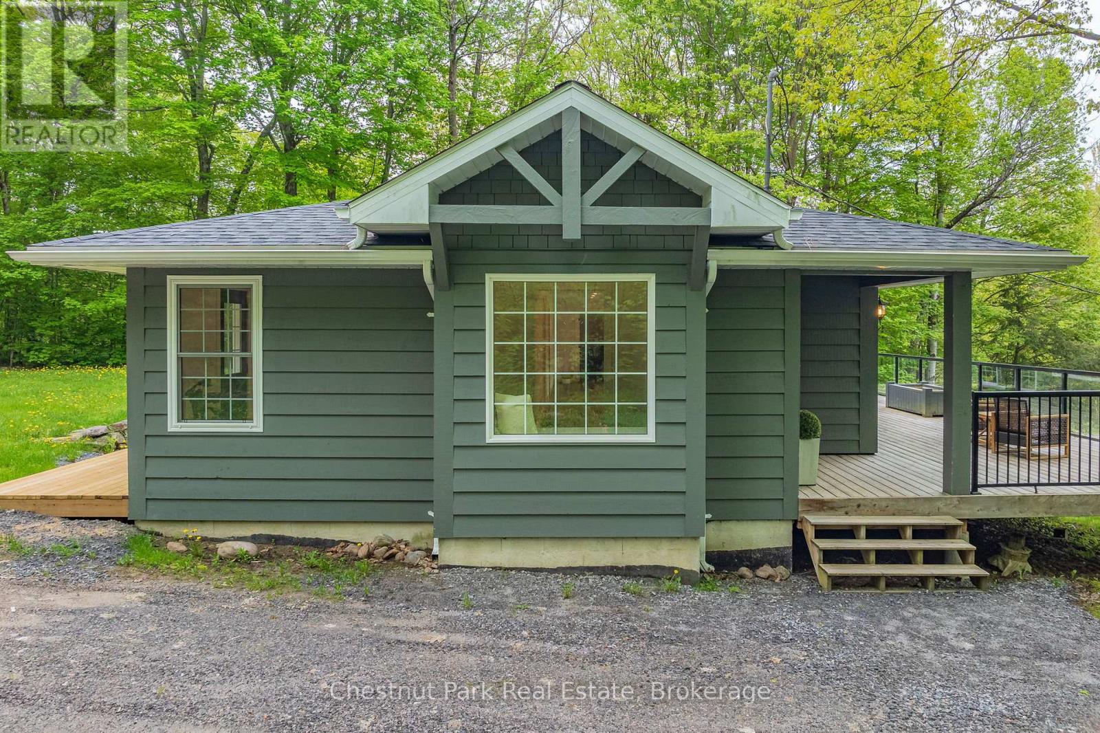 16 Clifford Street, Seguin, Ontario  P0C 1J0 - Photo 39 - X12053137