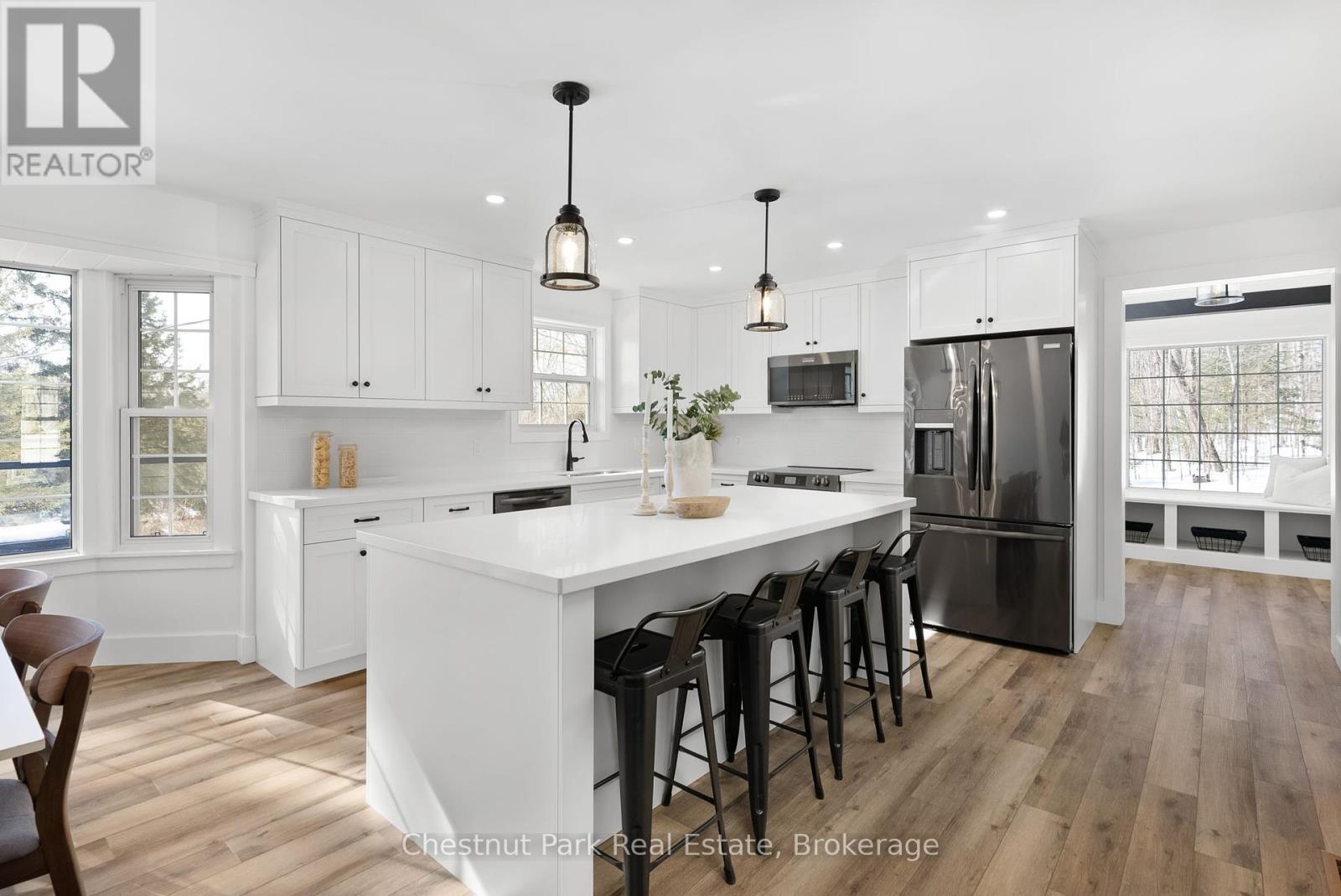16 Clifford Street, Seguin, Ontario  P0C 1J0 - Photo 7 - X12053137