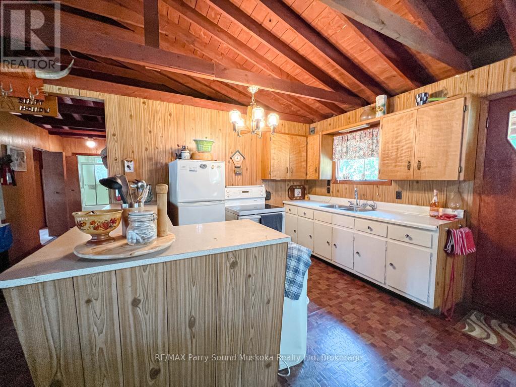 20 Golden Horseshoe Lane, Whitestone, Ontario  P0A 1G0 - Photo 11 - X12053152