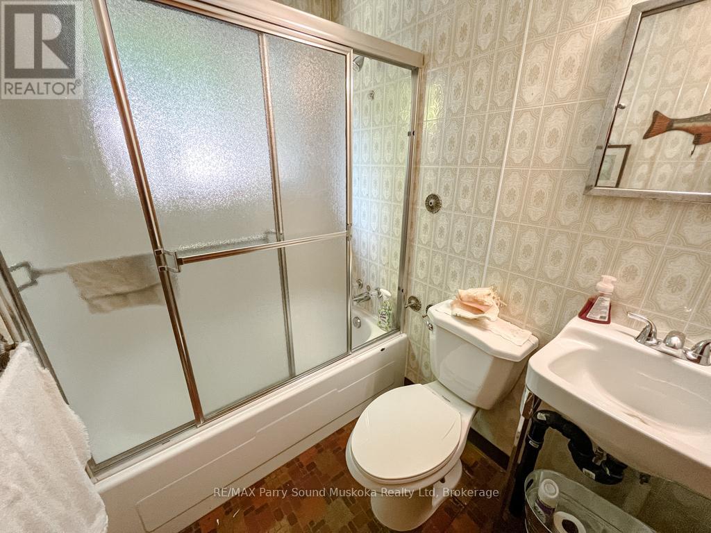 20 Golden Horseshoe Lane, Whitestone, Ontario  P0A 1G0 - Photo 22 - X12053152