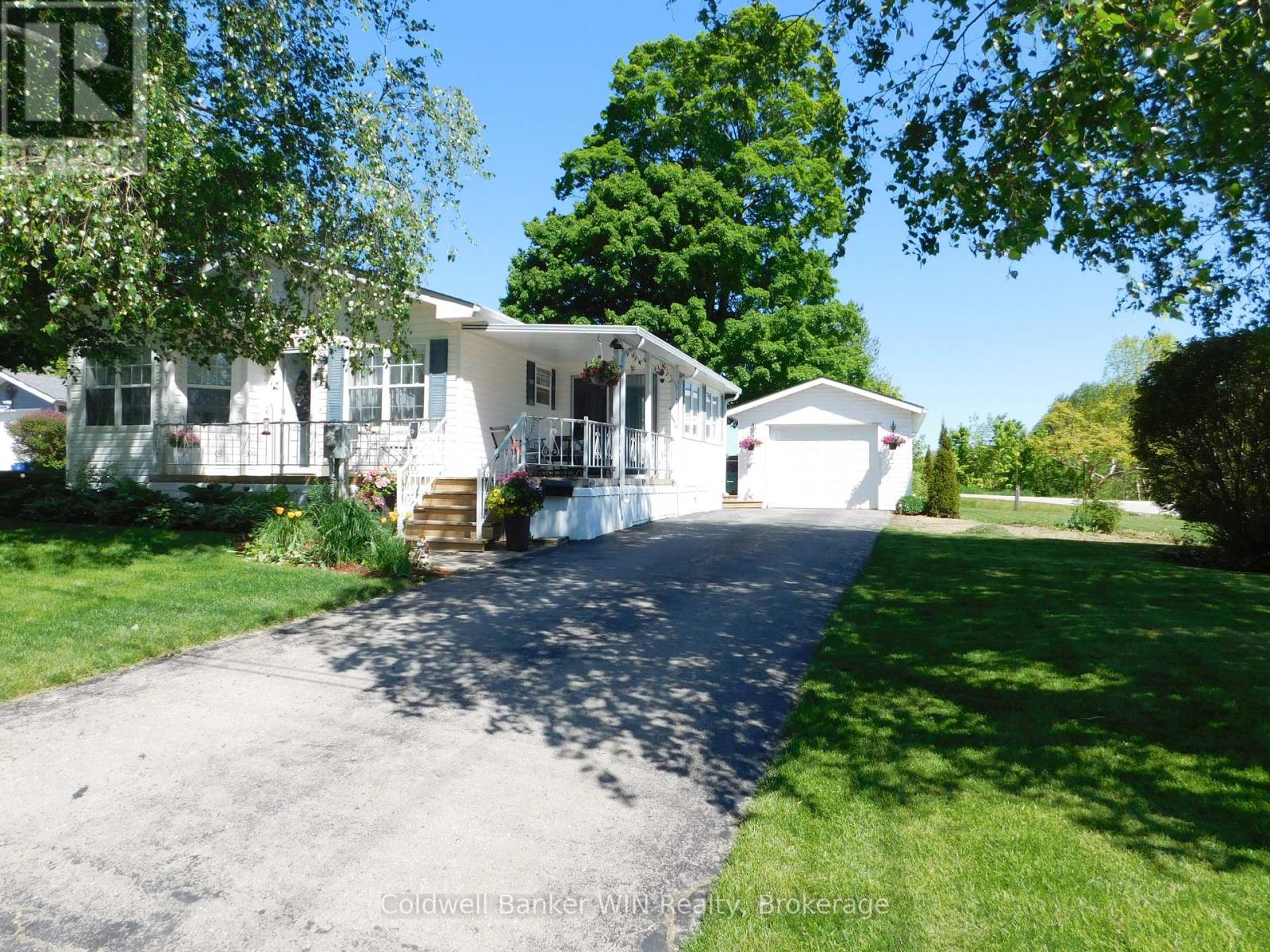 14 Grand Vista Drive, Wellington North, Ontario  N0G 2L0 - Photo 4 - X12053204