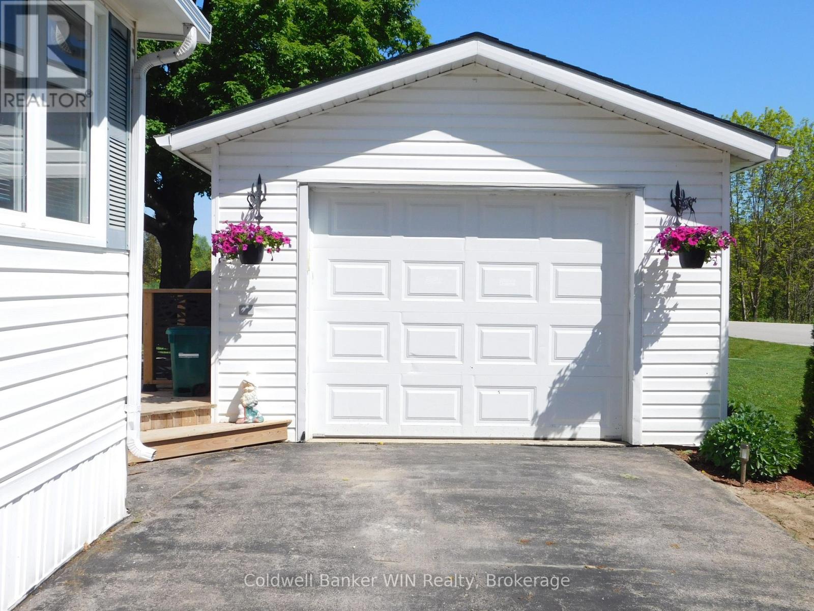 14 Grand Vista Drive, Wellington North, Ontario  N0G 2L0 - Photo 5 - X12053204