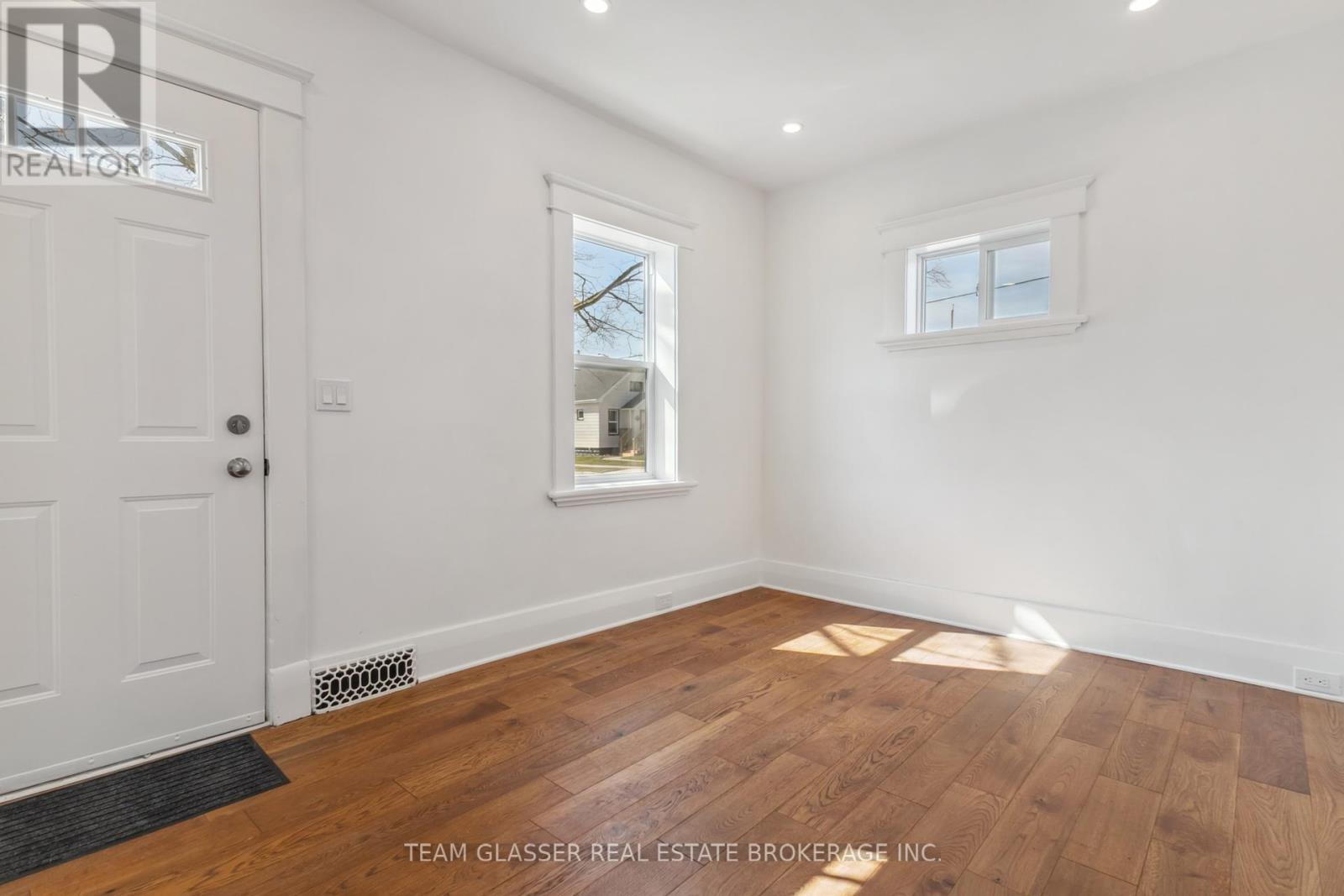 Property at 124 BRISBIN STREET image 5