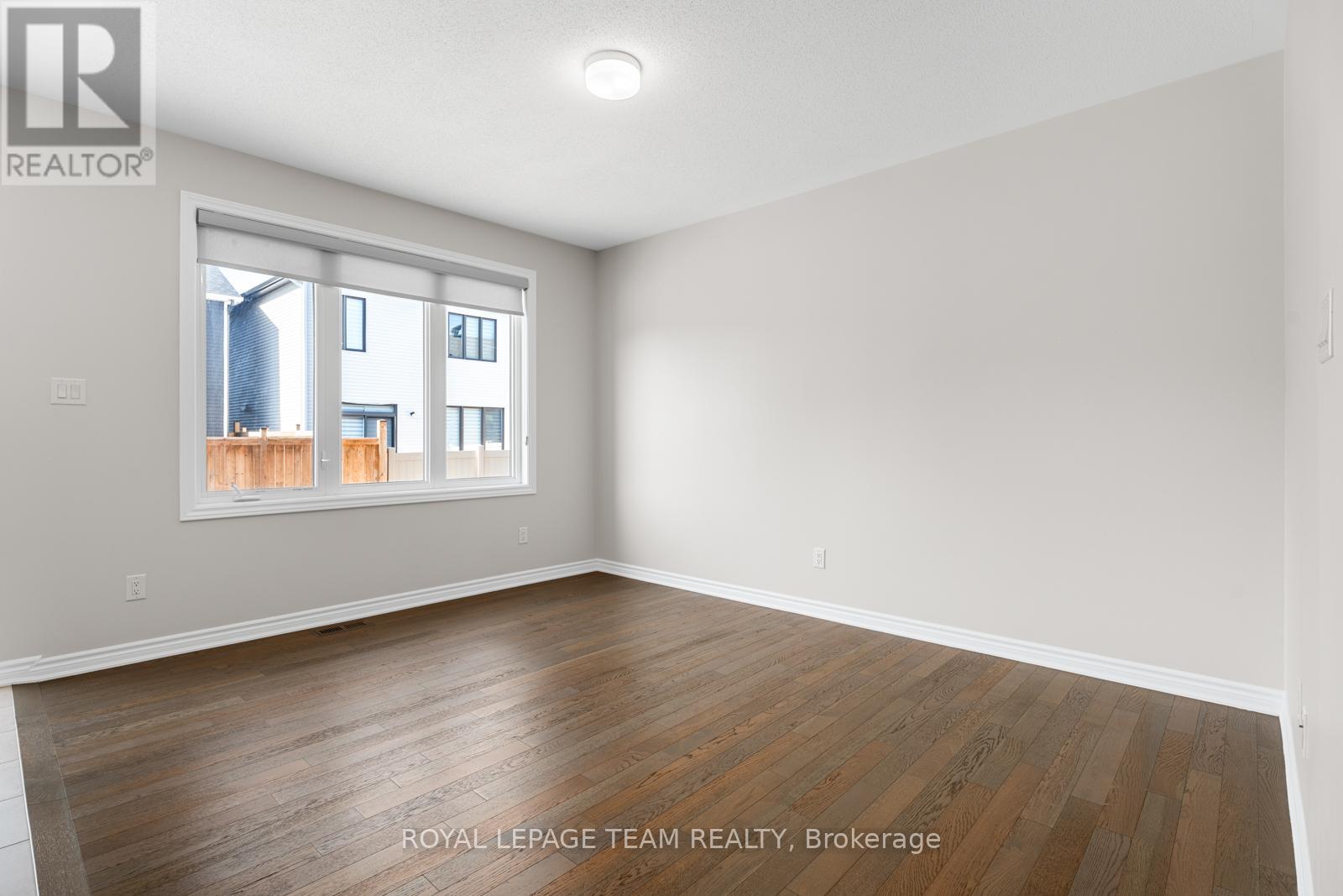 13 Bermondsey Way, Ottawa, Ontario  K2S 2Y7 - Photo 10 - X12053329